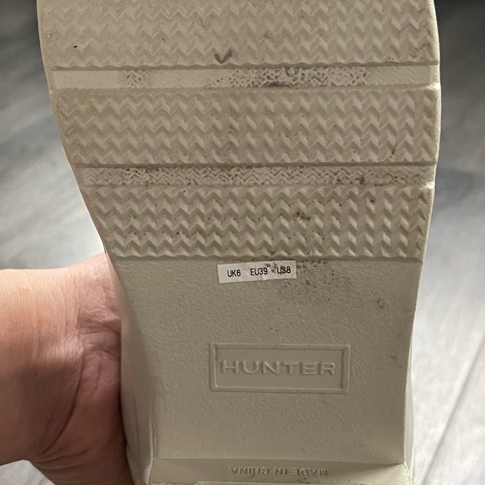 EUC women’s tall Hunter boot. Chalk gloss boot. Sz 8 - Picture 3 of 4
